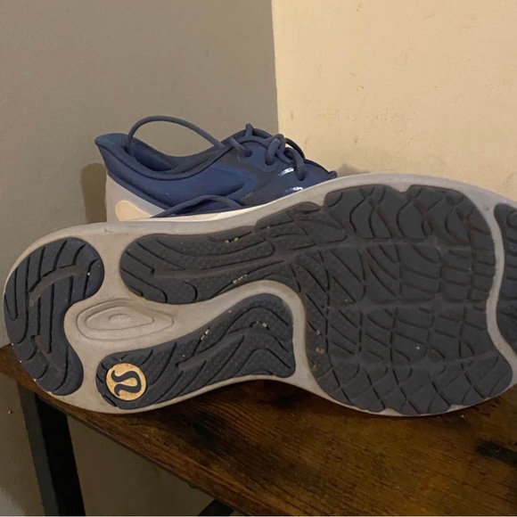 Lululemon bliss feel running shoe size 8 - Picture 3 of 4
